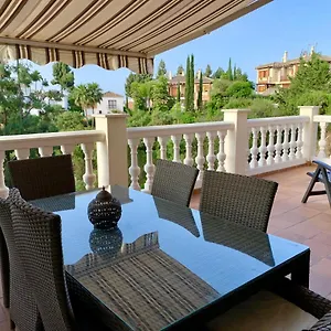 Villa Stunning 4 Bedroom Villa With Private Pool, Sitio de Calahonda